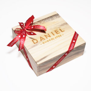 Alternative view of Wooden Box 44pc – O Canada!